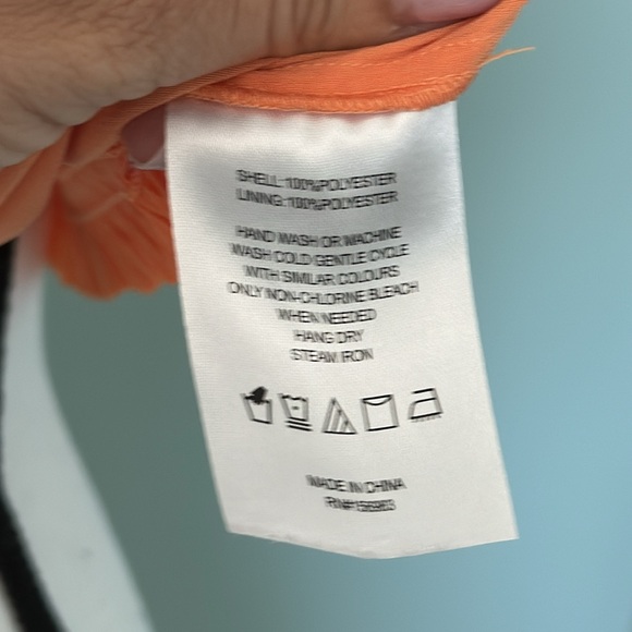 Evereve Brynlee Smocked Satin Top - Picture 14 of 14